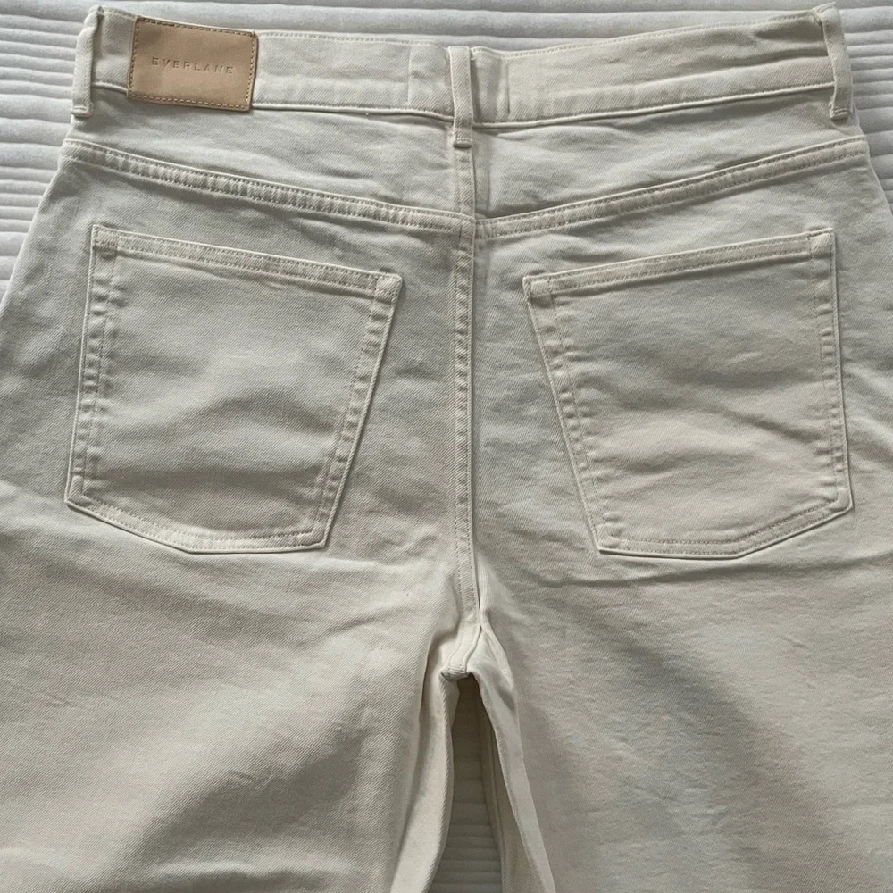 Everlane Cream Way High Jeans  w a Barrel like leg - Picture 6 of 10